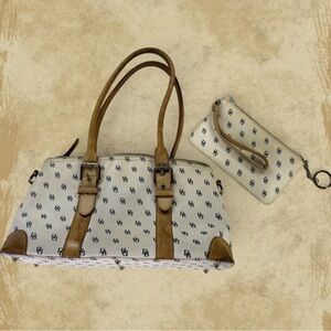 Y2K 2000s Dooney & Bourke White Satchel Logo Purse Shoulder Handbag + Wristlet